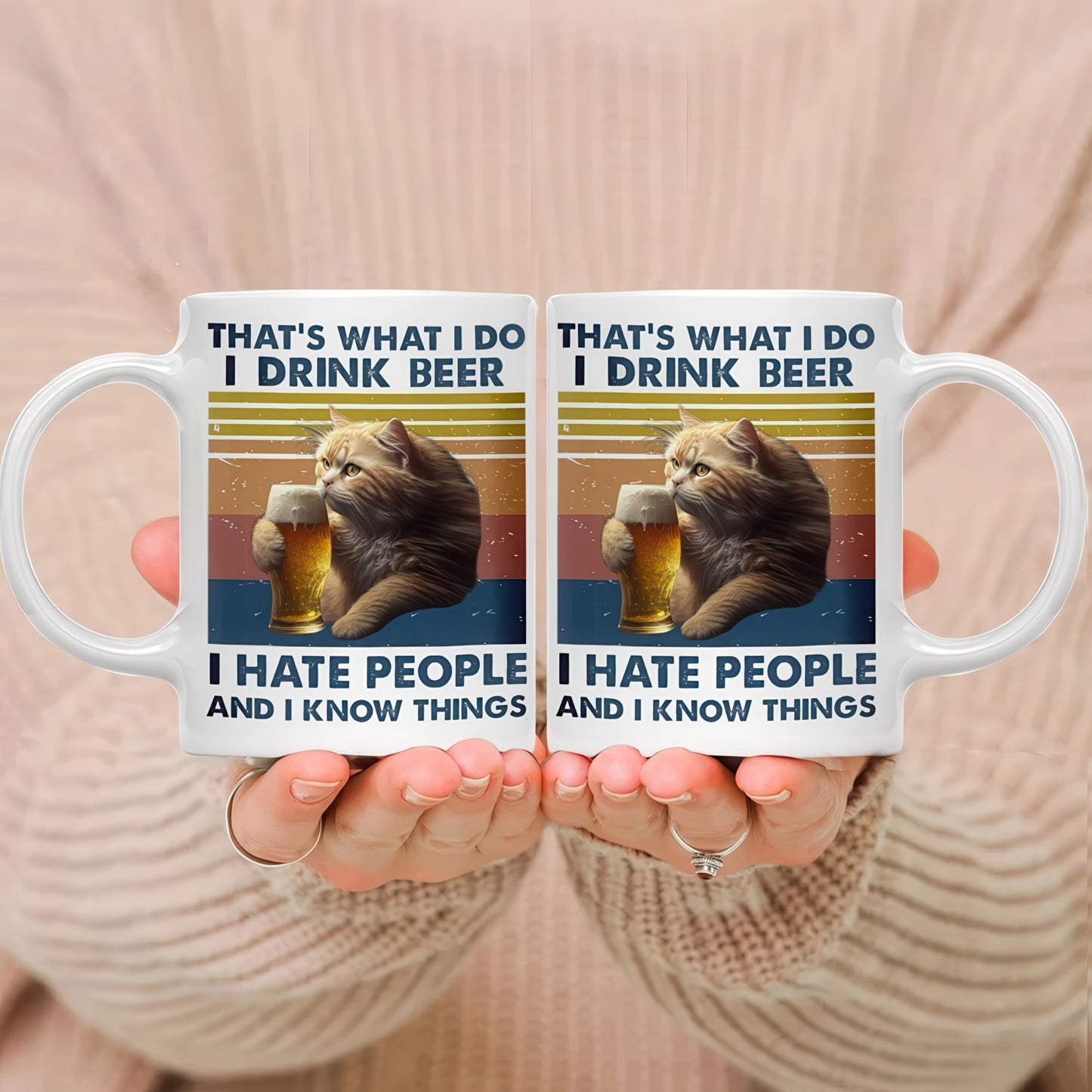 Grande Tasse Blanche et Motif Couleur avec Chat Drôle Sirotant une Bière