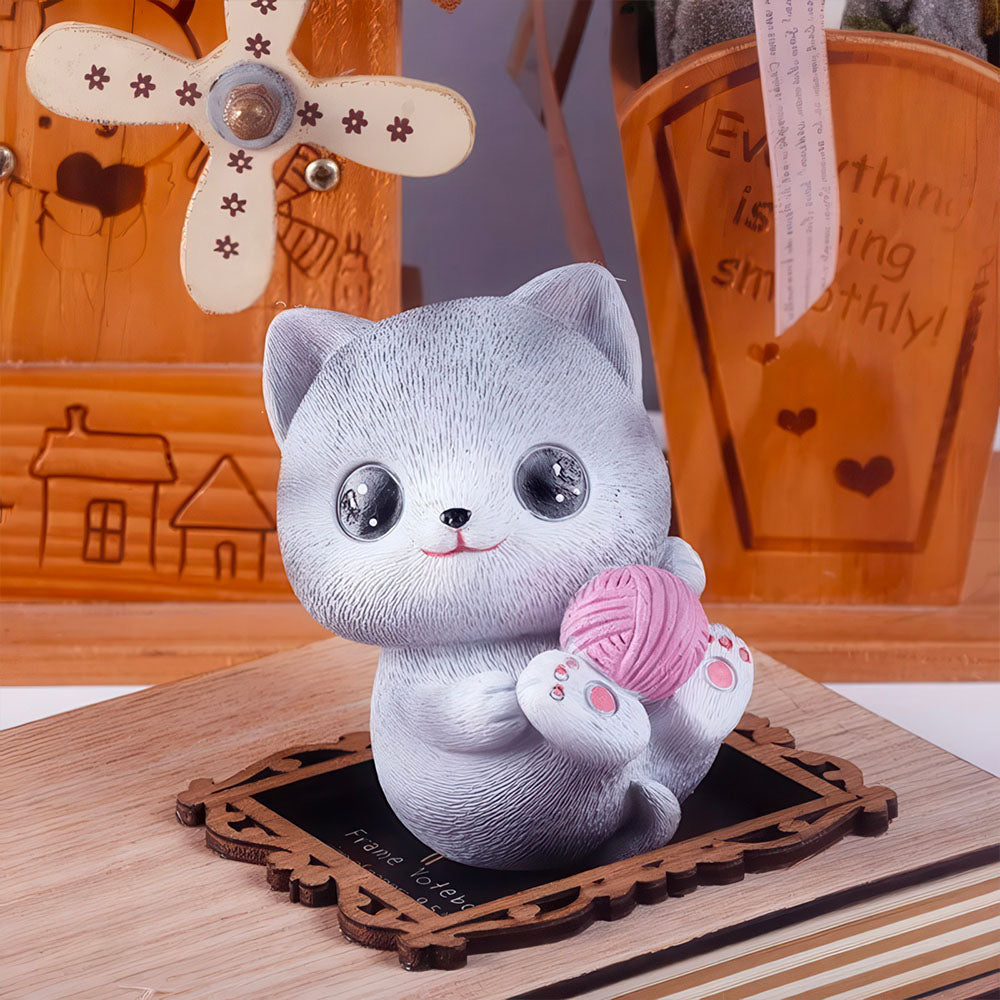 Figurine en Résine Chaton Kawaï qui Joue avec une Balle Rose