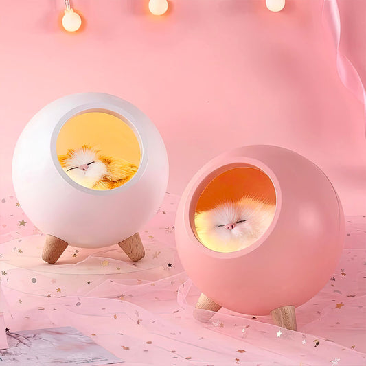 Adorable Lampe Boule avec Pieds Accueillant un Chaton en Peluche