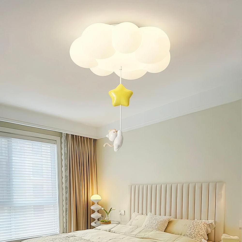 Lustre Nuage avec un Chaton Mignon Suspendu à une Etoile Jaune