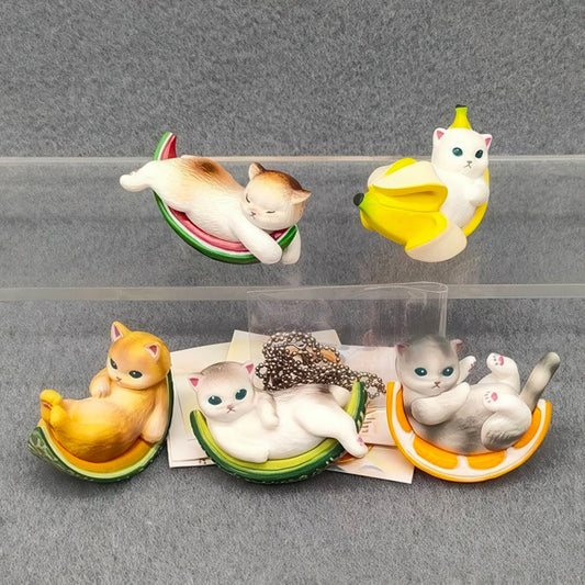 Mini Figurines Mofusand Chatons dans une Tranche d'un Fruit, en Résine