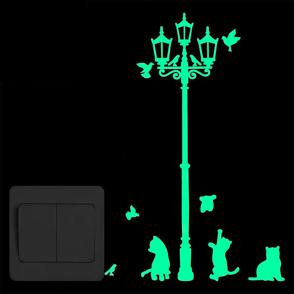 Trois Chats et des Oiseaux sous un Lampadaire Autocollant Fluorescent