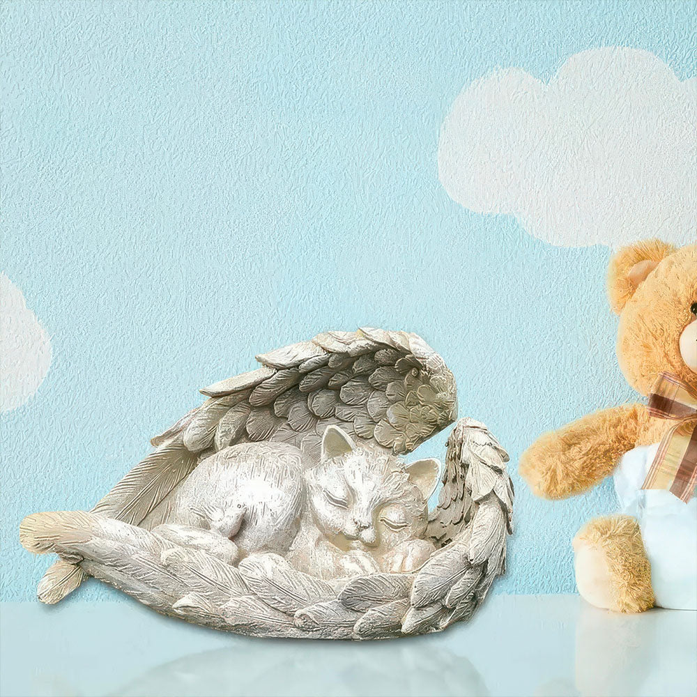 Statue Commémorative d'un Chaton Couché au Creux des Ailes d'un Ange 
