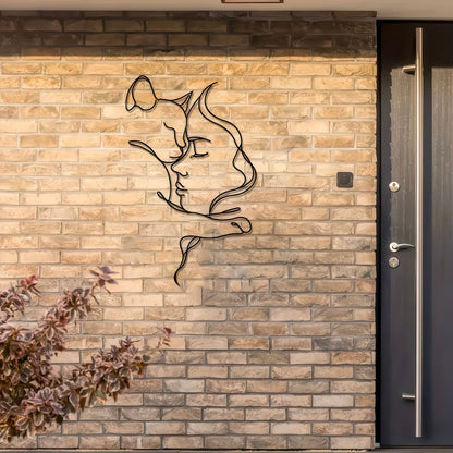 Visage Féminin et Chat l'un Contre l'Autre Décoration Murale en Métal Noir