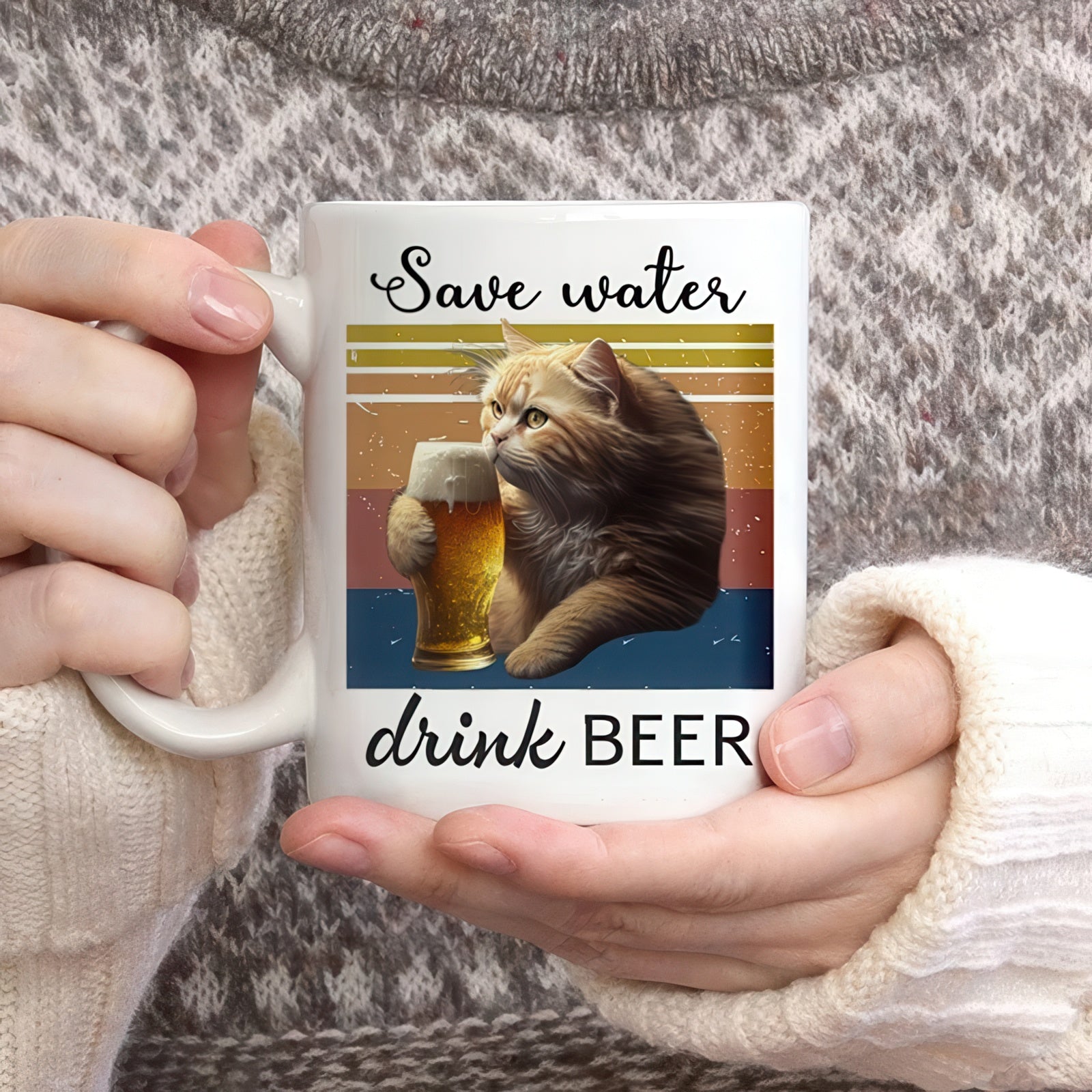 Dessin Gros Chat Buvant une Bière sur Mug Humoristique Blanc 