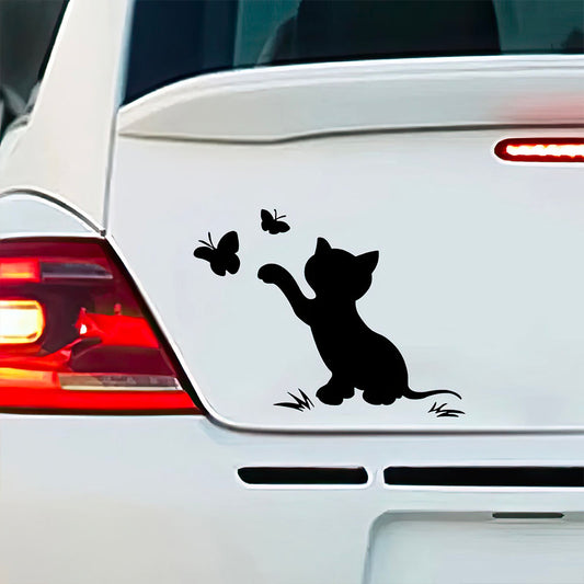 Chaton Mignon Noir sur Voiture qui Joue avec des Papillons Sticker